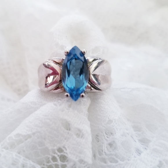 Jewelry - 𝅺Vintage Sterling Silver Blue Topaz Ring